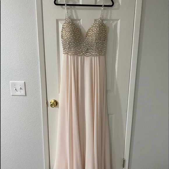 Windsor Formal Pearl Chiffon Dress - Picture 2 of 10
